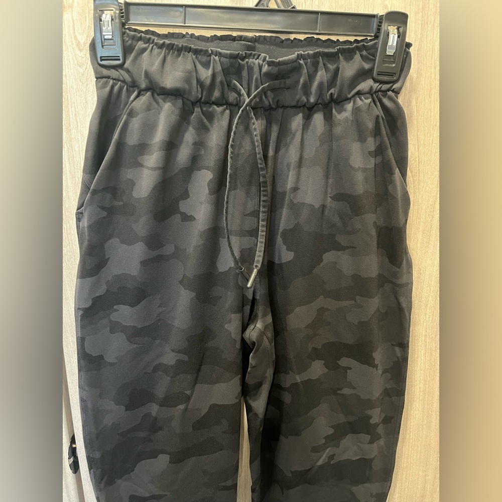 Lululemon Keep Moving Pants Joggers Black Camo 2 Lulu Pants - Picture 5 of 11